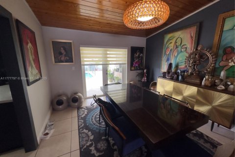 House in Miami, Florida 4 bedrooms, 178.74 sq.m. № 1861370 - photo 19
