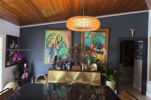 House in Miami, Florida 4 bedrooms, 178.74 sq.m. № 1861370 - photo 18