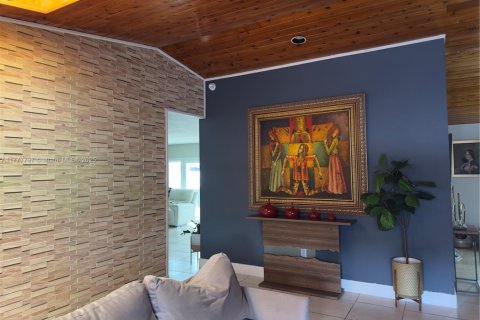 House in Miami, Florida 4 bedrooms, 178.74 sq.m. № 1861370 - photo 8