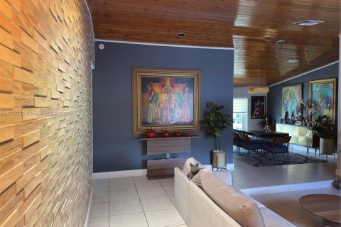 House in Miami, Florida 4 bedrooms, 178.74 sq.m. № 1861370 - photo 5