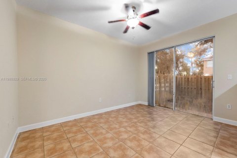 Купить таунхаус в Хомстед, Флорида 4 спальни, 172.05м2, № 2044844 - фото 11