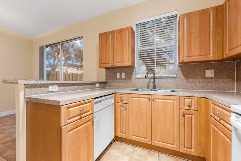 Купить таунхаус в Хомстед, Флорида 4 спальни, 172.05м2, № 2044844 - фото 2