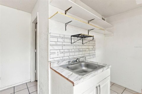 Duplex in Sarasota, Florida 6 bedrooms, 184.23 sq.m. № 2299362 - photo 17