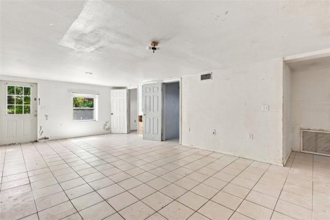 Duplex in Sarasota, Florida 6 bedrooms, 184.23 sq.m. № 2299362 - photo 27