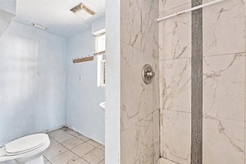 Duplex in Sarasota, Florida 6 bedrooms, 184.23 sq.m. № 2299362 - photo 12