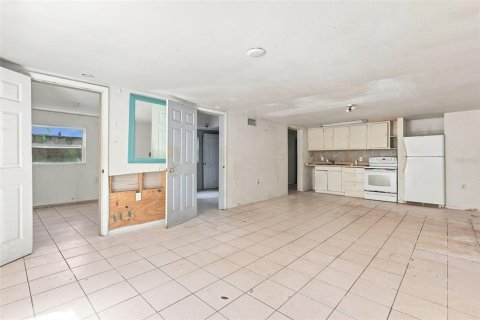 Duplex in Sarasota, Florida 6 bedrooms, 184.23 sq.m. № 2299362 - photo 28