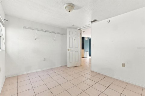Duplex in Sarasota, Florida 6 bedrooms, 184.23 sq.m. № 2299362 - photo 29