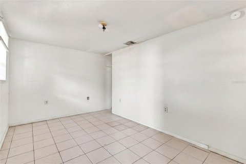 Duplex in Sarasota, Florida 6 bedrooms, 184.23 sq.m. № 2299362 - photo 13