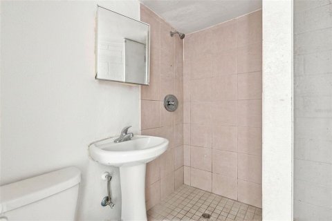 Duplex in Sarasota, Florida 6 bedrooms, 184.23 sq.m. № 2299362 - photo 18
