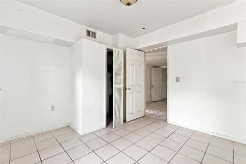 Duplex in Sarasota, Florida 6 bedrooms, 184.23 sq.m. № 2299362 - photo 9