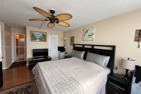 Copropriété à vendre à Hallandale Beach, Floride: 2 chambres, 101.45 m2 № 2025598 - photo 16