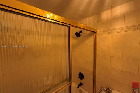 Купить кондоминиум в Халландейл-Бич, Флорида 2 спальни, 101.45м2, № 2025598 - фото 11