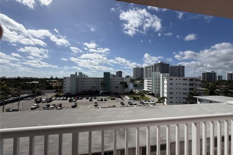 Купить кондоминиум в Халландейл-Бич, Флорида 2 спальни, 101.45м2, № 2025598 - фото 2