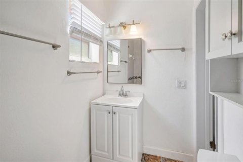 Propiedad comercial en venta en Punta Gorda, Florida, 473.71 m2 № 1885754 - foto 15