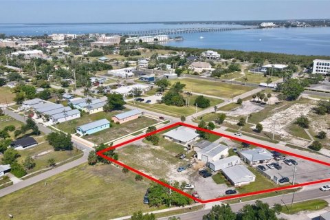 Immobilier commercial à vendre à Punta Gorda, Floride: 473.71 m2 № 1885754 - photo 1