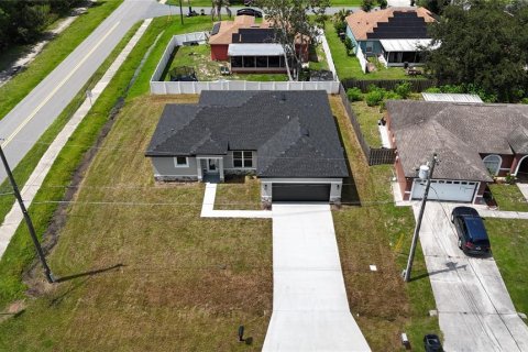 House in Poinciana, Florida 4 bedrooms, 161.28 sq.m. № 2150059 - photo 21