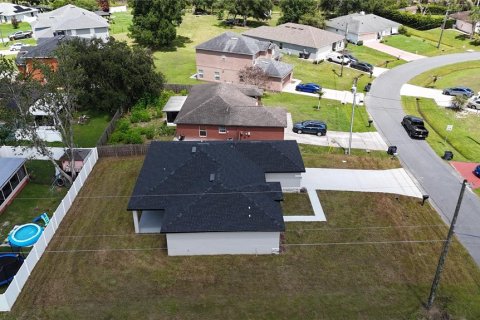 House in Poinciana, Florida 4 bedrooms, 161.28 sq.m. № 2150059 - photo 23