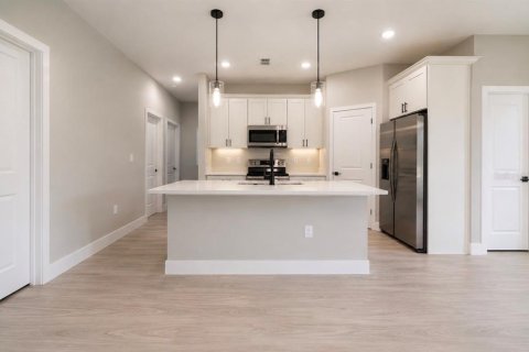 House in Poinciana, Florida 4 bedrooms, 161.28 sq.m. № 2150059 - photo 9