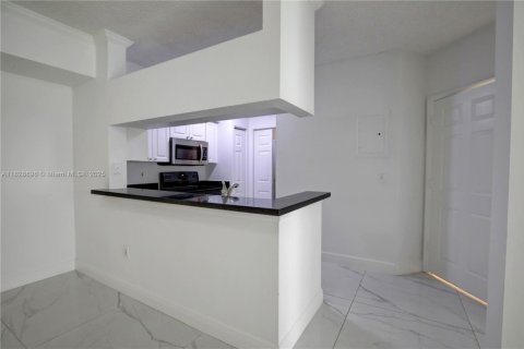 Купить кондоминиум в Санни-Айлс-Бич, Флорида 2 спальни, 95.13м2, № 1943401 - фото 10