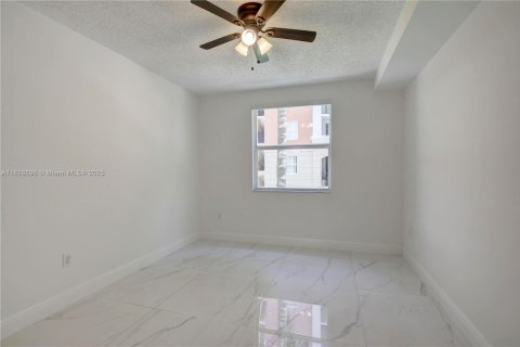 Купить кондоминиум в Санни-Айлс-Бич, Флорида 2 спальни, 95.13м2, № 1943401 - фото 17