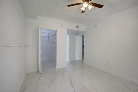 Купить кондоминиум в Санни-Айлс-Бич, Флорида 2 спальни, 95.13м2, № 1943401 - фото 15