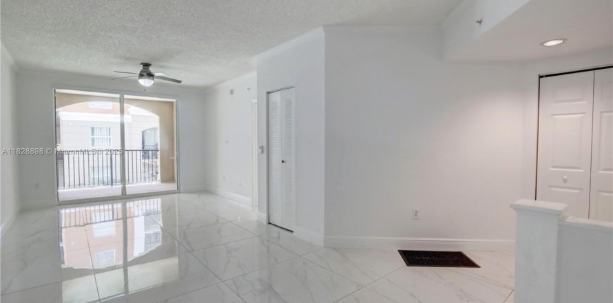 Кондоминиум с 2 спальнями в Санни-Айлс-Бич, Флорида № 1943401