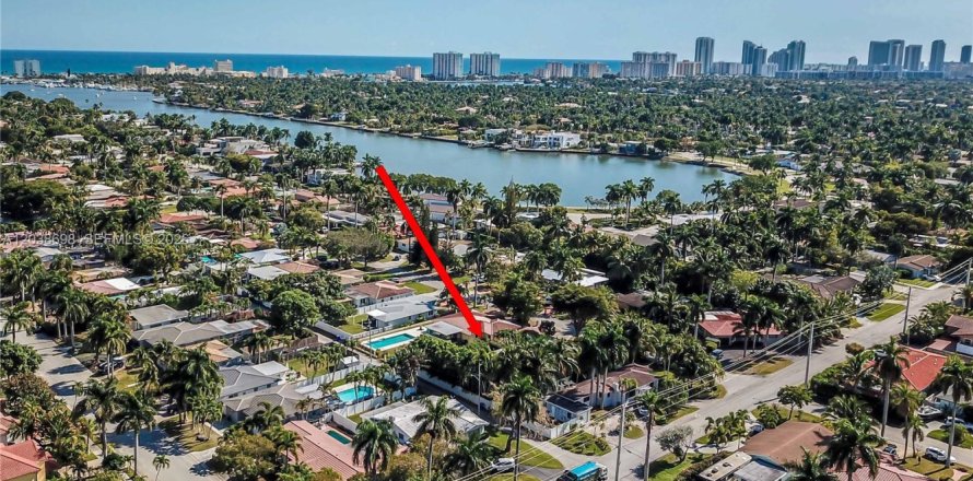 Villa ou maison à Hollywood, Floride 3 chambres, 177.26 m2 № 2088189