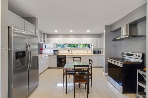 Купить виллу или дом в Хомстед, Флорида 4 спальни, 252.14м2, № 1984369 - фото 12