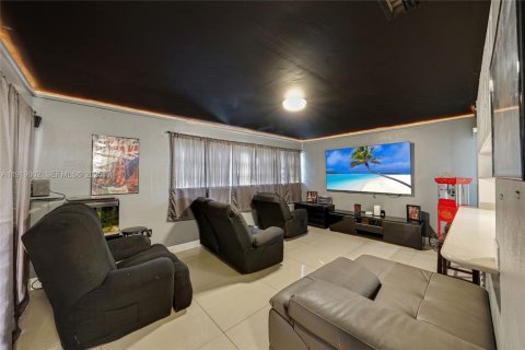 Купить виллу или дом в Хомстед, Флорида 4 спальни, 252.14м2, № 1984369 - фото 16