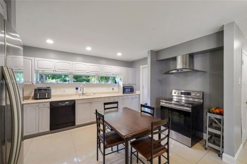 Купить виллу или дом в Хомстед, Флорида 4 спальни, 252.14м2, № 1984369 - фото 14