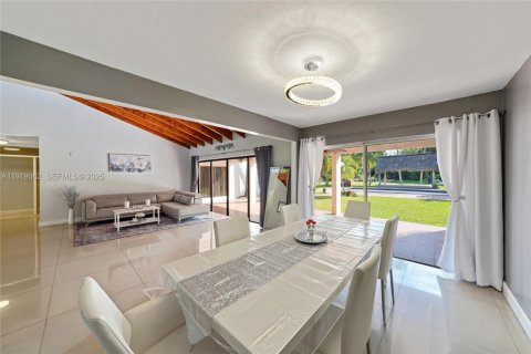 Купить виллу или дом в Хомстед, Флорида 4 спальни, 252.14м2, № 1984369 - фото 21