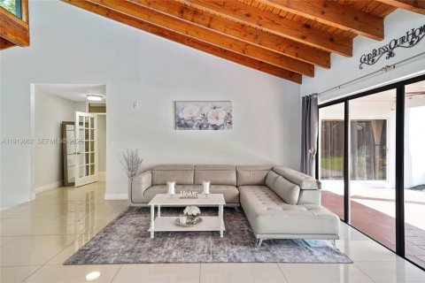 Купить виллу или дом в Хомстед, Флорида 4 спальни, 252.14м2, № 1984369 - фото 2