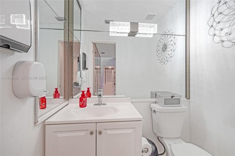 Купить виллу или дом в Хомстед, Флорида 4 спальни, 252.14м2, № 1984369 - фото 24