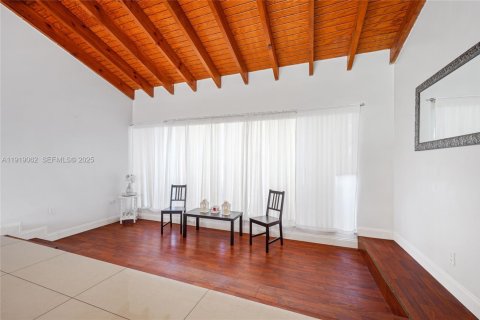 Купить виллу или дом в Хомстед, Флорида 4 спальни, 252.14м2, № 1984369 - фото 7