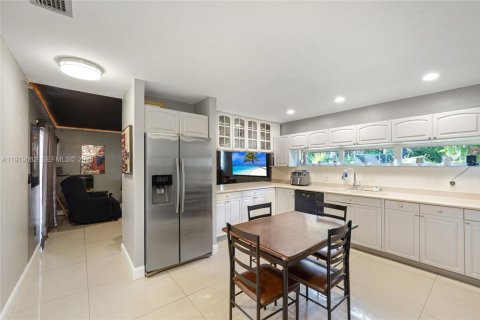 Купить виллу или дом в Хомстед, Флорида 4 спальни, 252.14м2, № 1984369 - фото 13