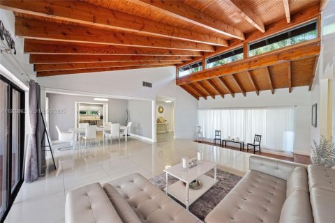 Купить виллу или дом в Хомстед, Флорида 4 спальни, 252.14м2, № 1984369 - фото 9