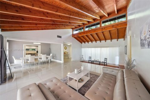 Купить виллу или дом в Хомстед, Флорида 4 спальни, 252.14м2, № 1984369 - фото 10