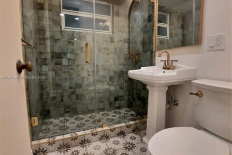 House in Miami, Florida 2 bedrooms, 138.8 sq.m. № 2002323 - photo 7