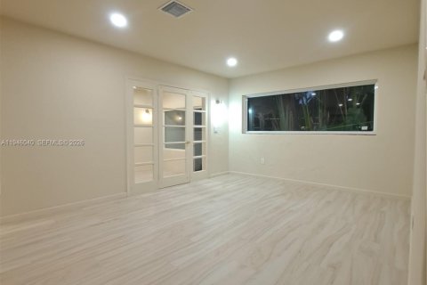 House in Miami, Florida 2 bedrooms, 138.8 sq.m. № 2002323 - photo 5