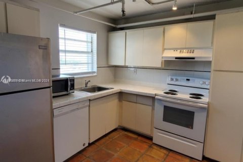 Condo in Miami Beach, Florida, 1 bedroom  № 1668875 - photo 6