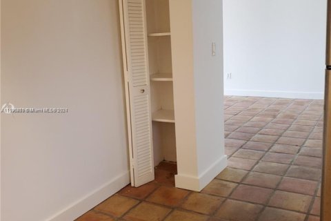Condo in Miami Beach, Florida, 1 bedroom  № 1668875 - photo 8