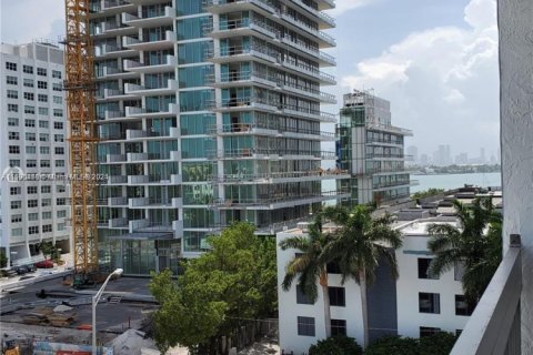 Condo in Miami Beach, Florida, 1 bedroom  № 1668875 - photo 19