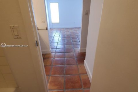 Condo in Miami Beach, Florida, 1 bedroom  № 1668875 - photo 14