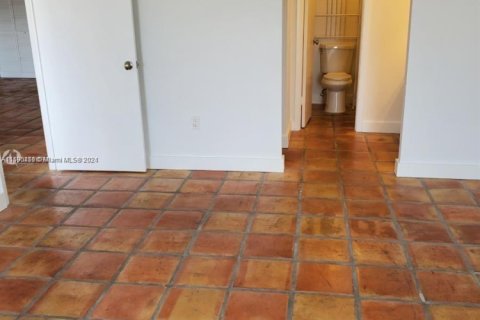 Condo in Miami Beach, Florida, 1 bedroom  № 1668875 - photo 15