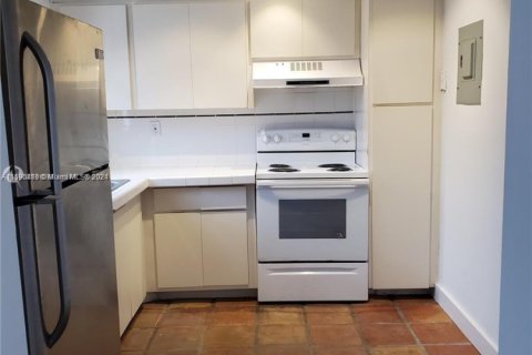 Condo in Miami Beach, Florida, 1 bedroom  № 1668875 - photo 7