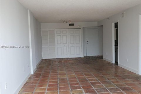Condo in Miami Beach, Florida, 1 bedroom  № 1668875 - photo 5