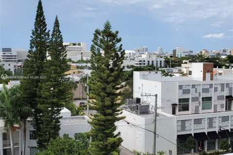 Condo in Miami Beach, Florida, 1 bedroom  № 1668875 - photo 3