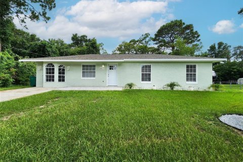 House in Inverness, Florida 3 bedrooms, 114.73 sq.m. № 1876609 - photo 1
