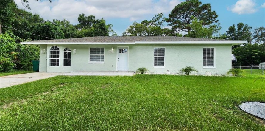 House in Inverness, Florida 3 bedrooms, 114.73 sq.m. № 1876609