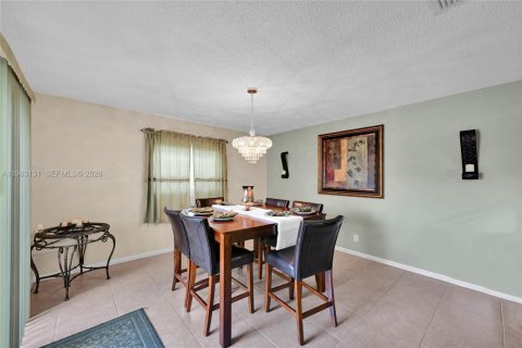House in West Palm Beach, Florida 3 bedrooms, 155.24 sq.m. № 2056362 - photo 8